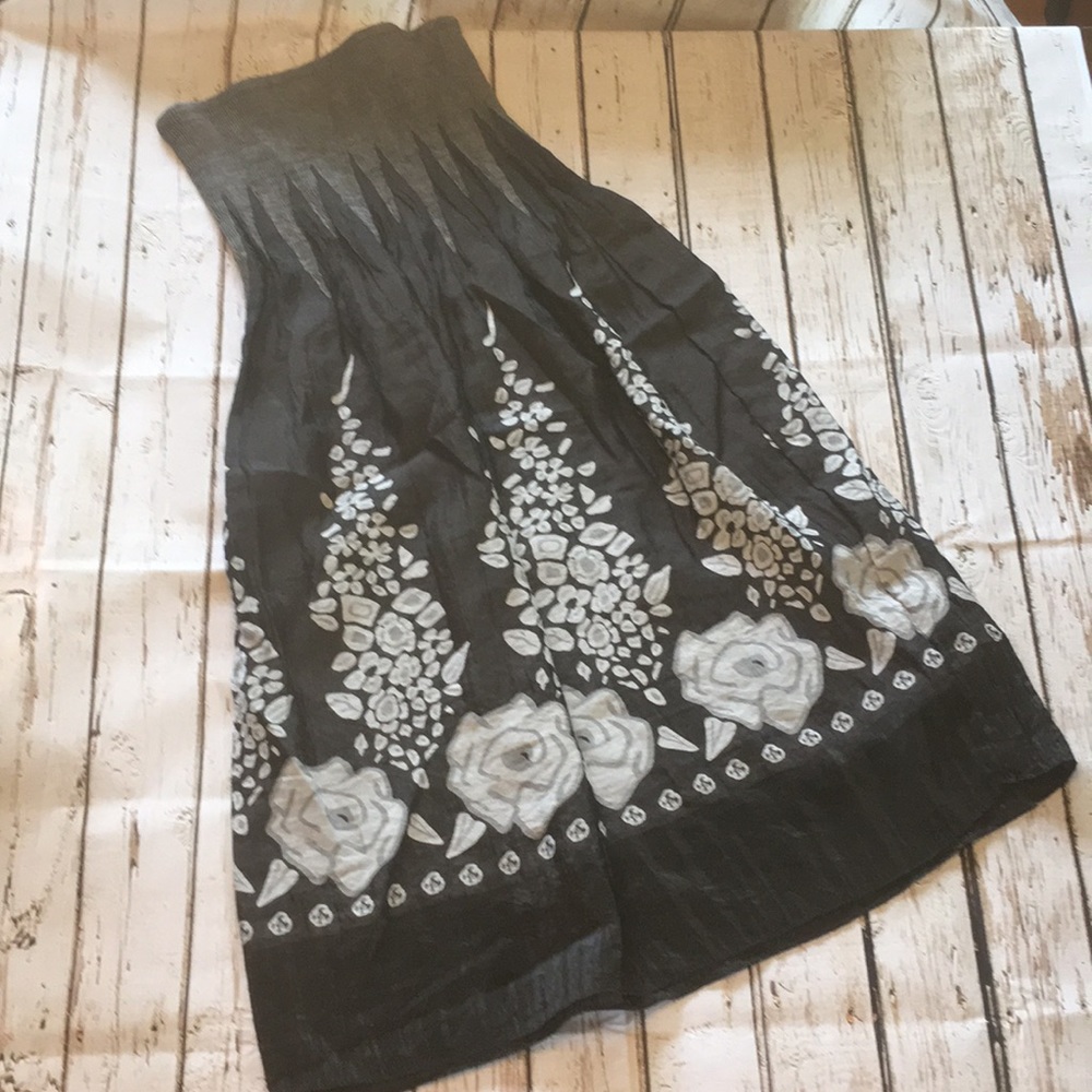 Lapis Black White Floral Dress or Skirt